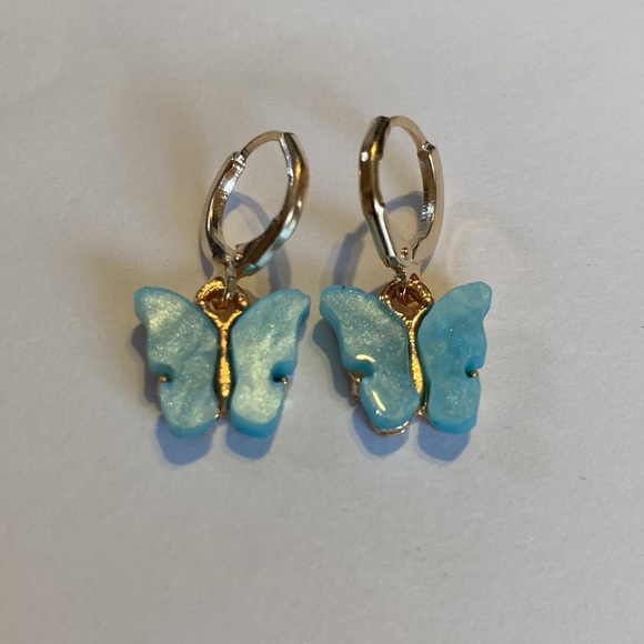 NWOT⭐️🦋 Blue Butterfly Necklace and Earring Set - Picture 2 of 4